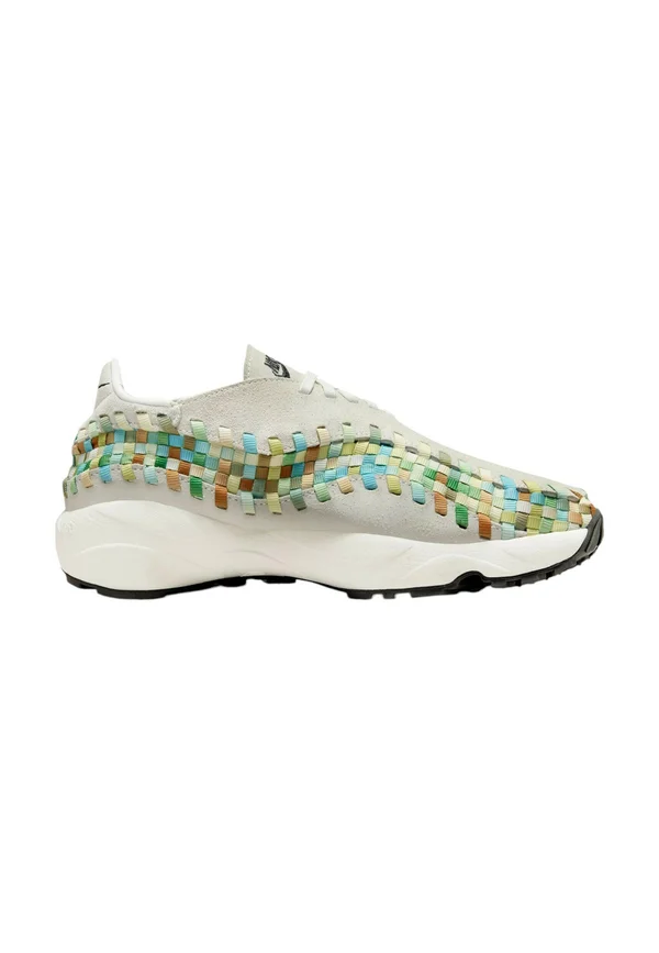 Trainers - white black blue