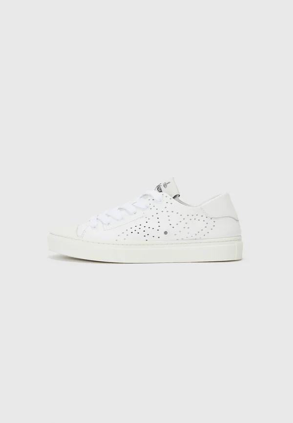 Trainers - white