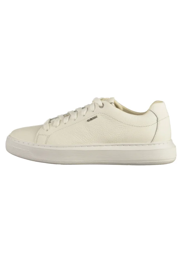 Trainers - white