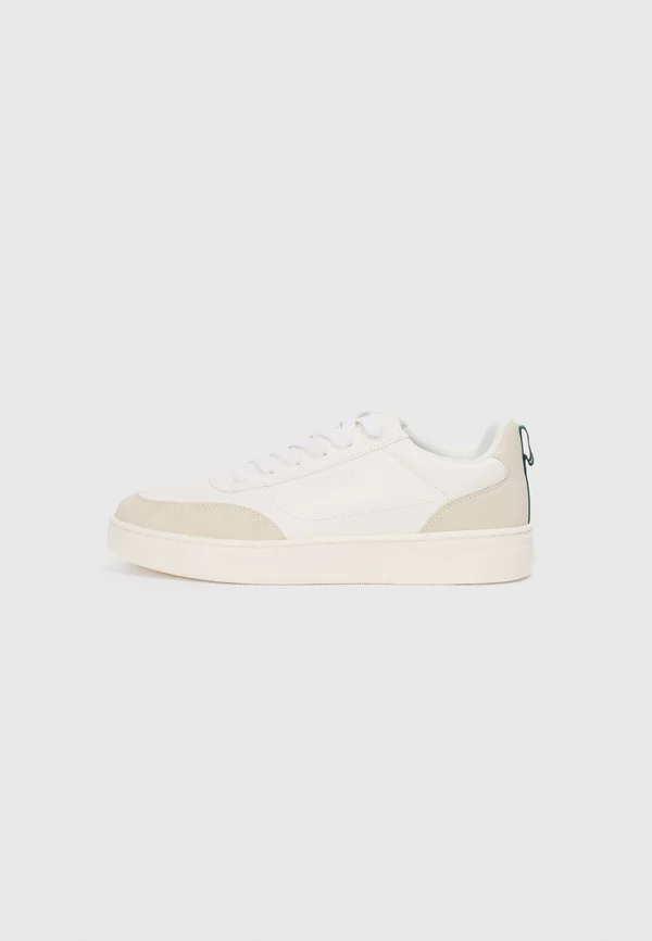 Trainers - white