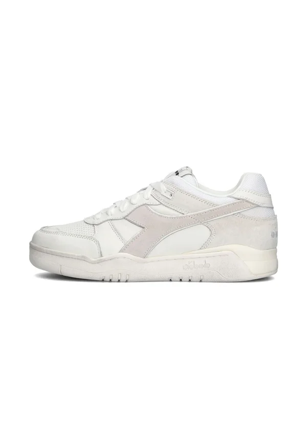 Trainers - white