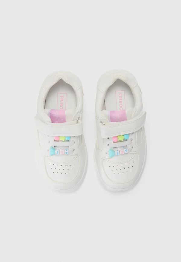 Trainers - white