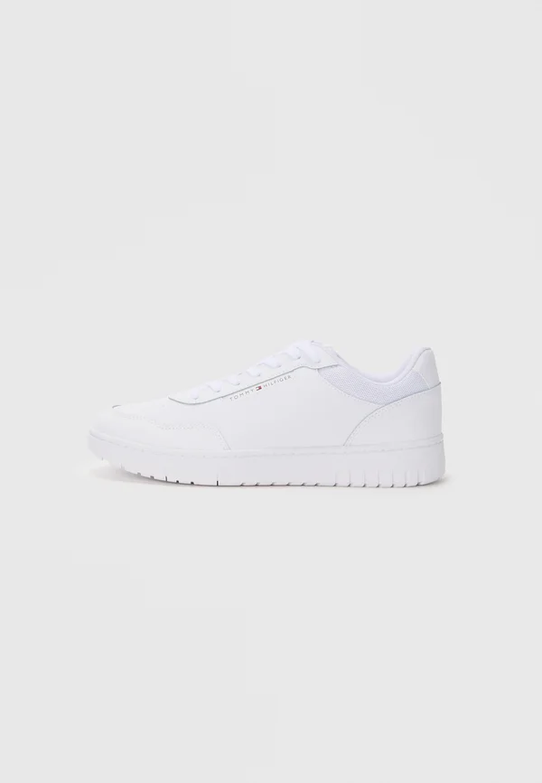 Trainers - white