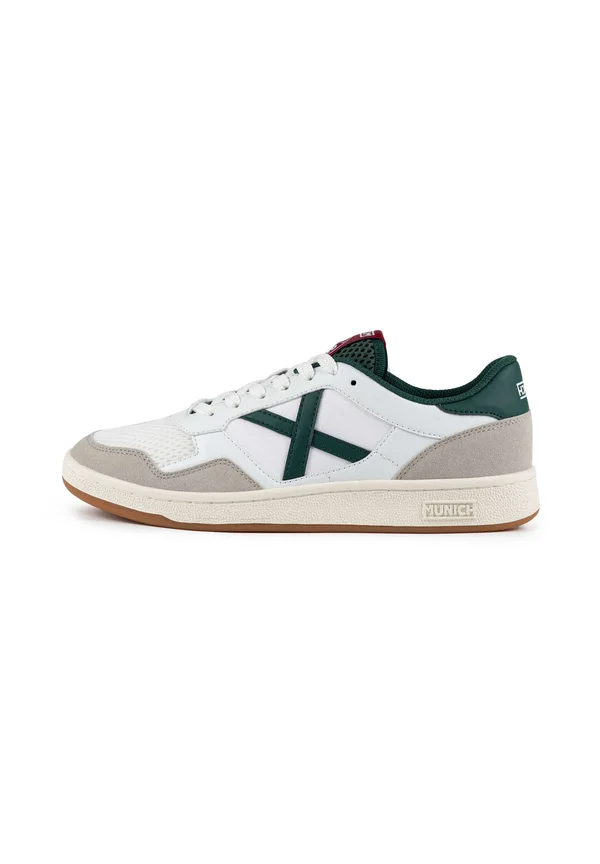 Trainers - white