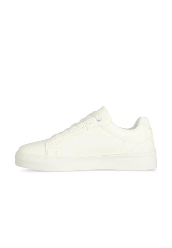 Trainers - white