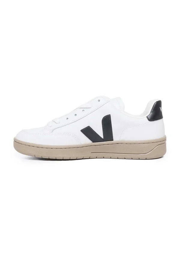 Trainers - white