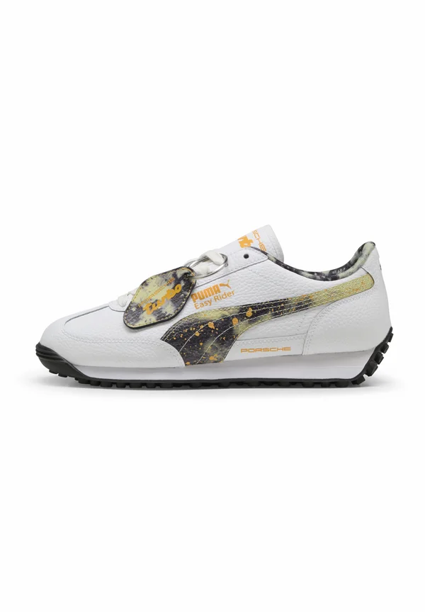 Trainers - white