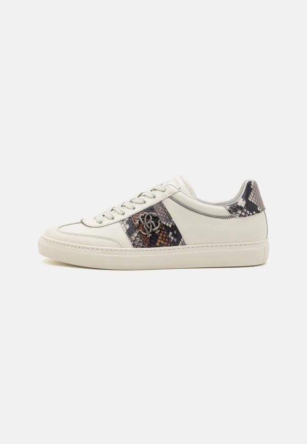 Trainers - white