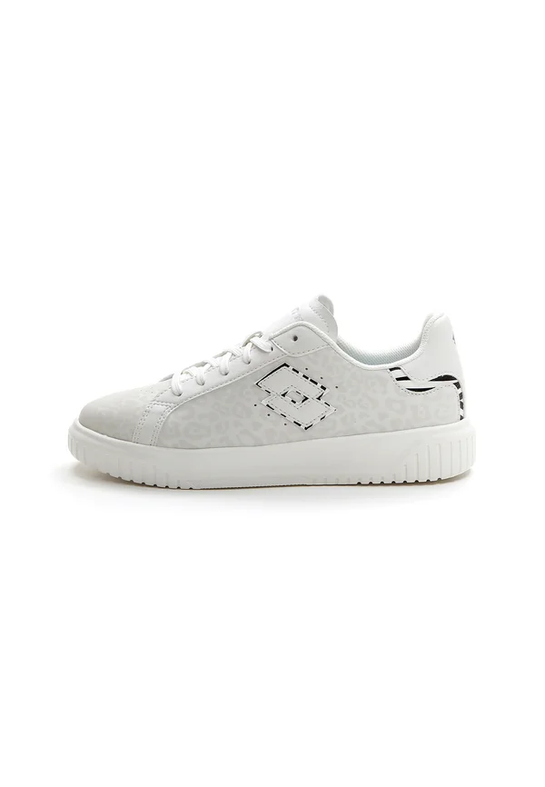 Trainers - white