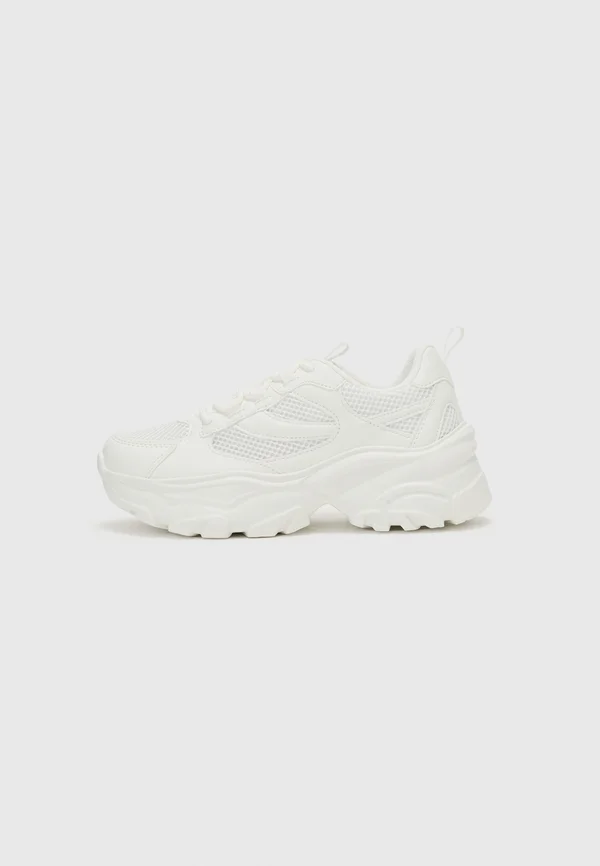 Trainers - white