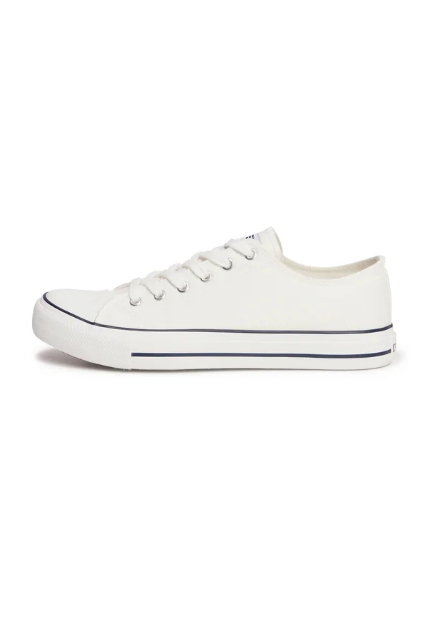 Trainers - white