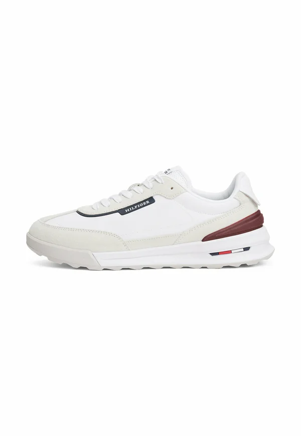 Trainers - white