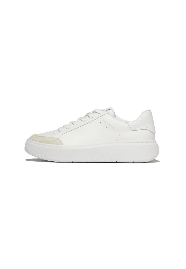 Trainers - white