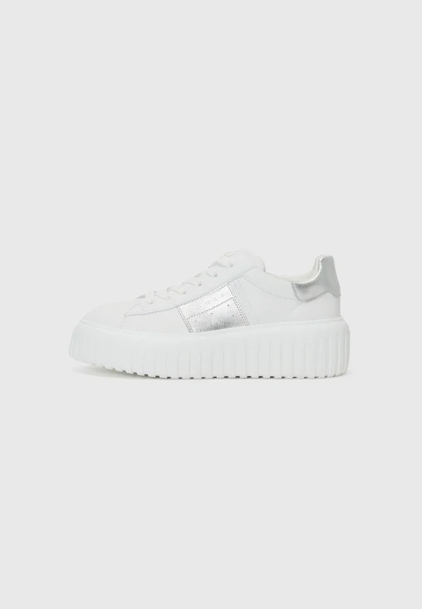 Trainers - white