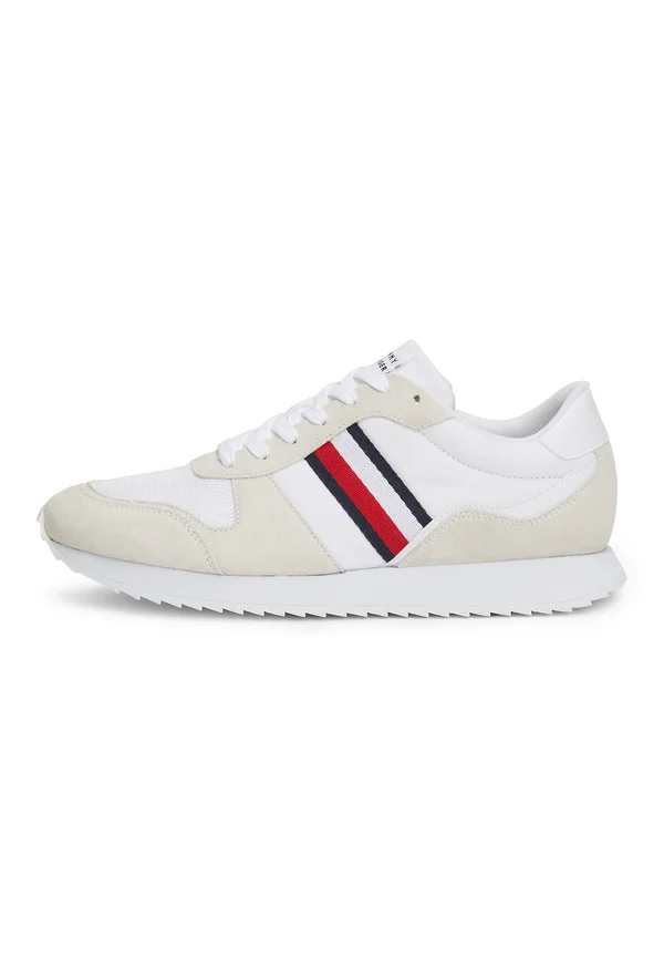 Trainers - white