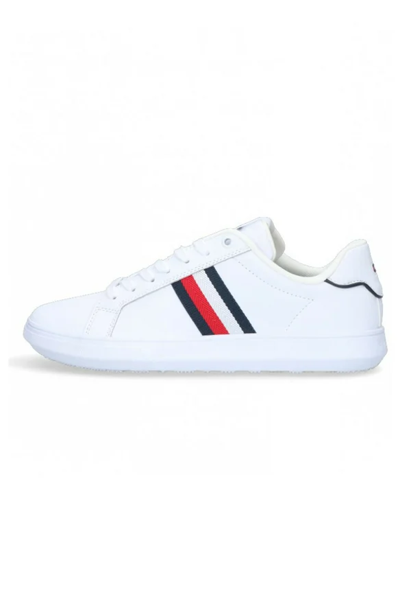 Trainers - white
