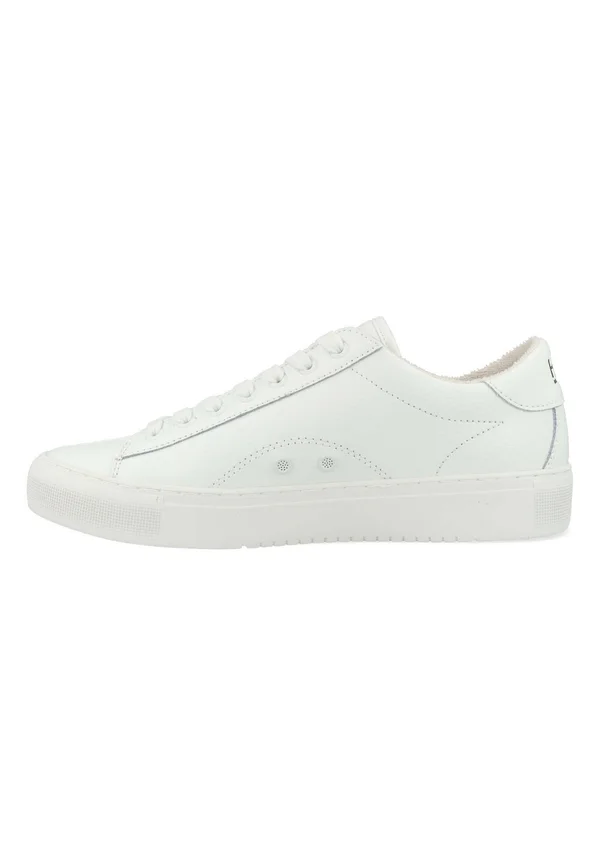 Trainers - white