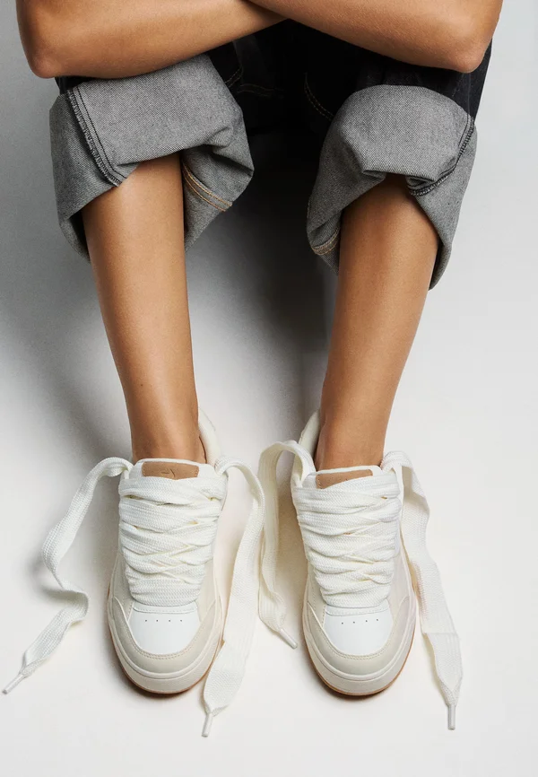 Trainers - white