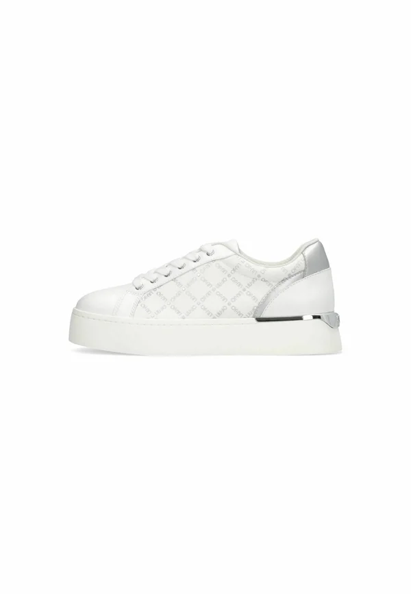 Trainers - white