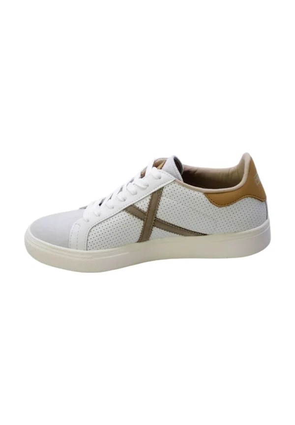 Trainers - white