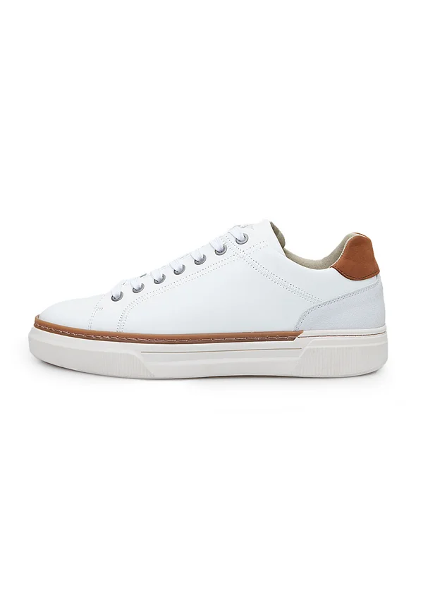 Trainers - white