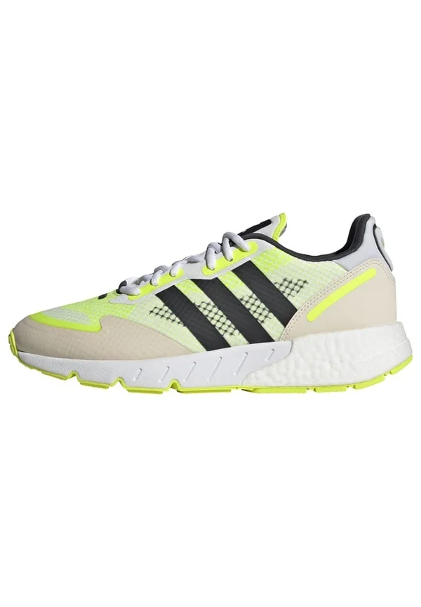 Trainers - white