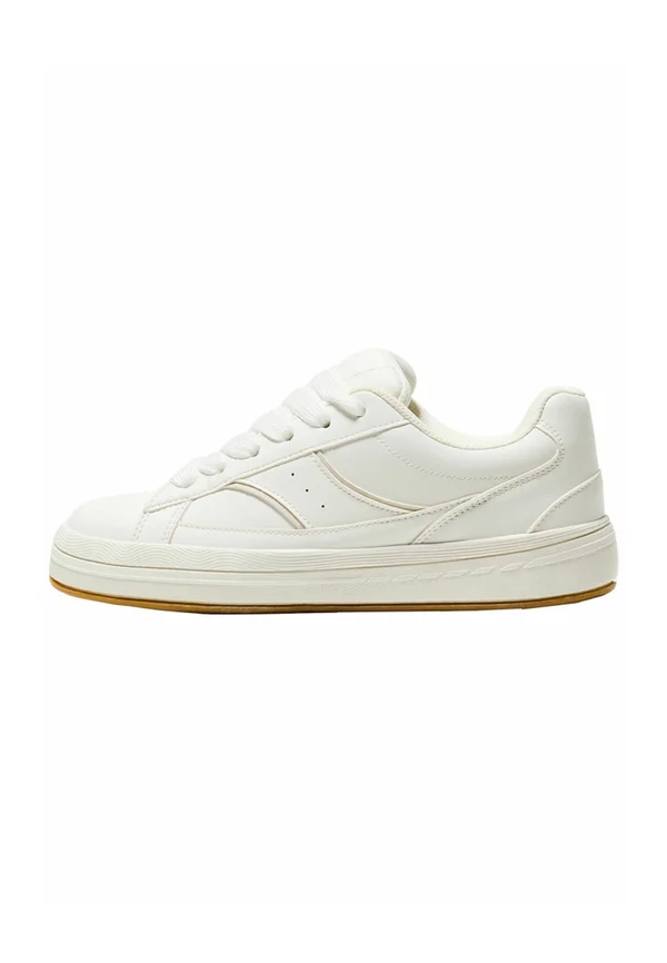Trainers - white
