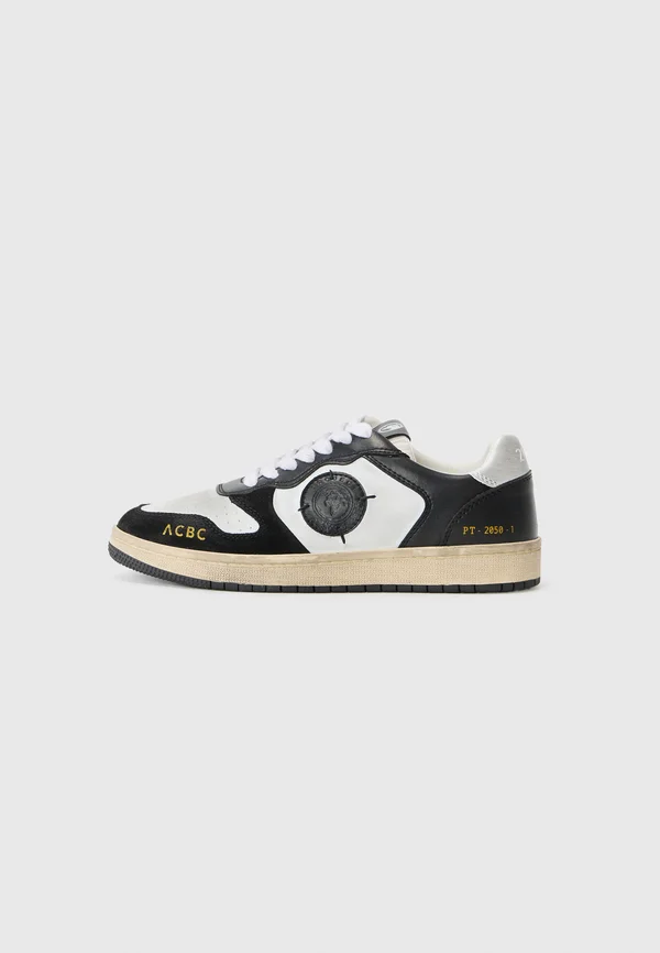 Trainers - white/black
