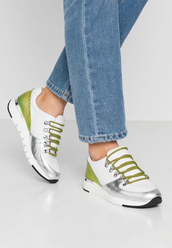 Trainers - white/lime