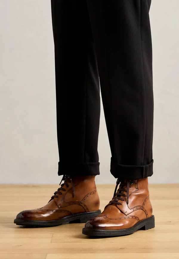 TREVOR 34 - Lace-up ankle boots - crust wood/dark brown/rich tan