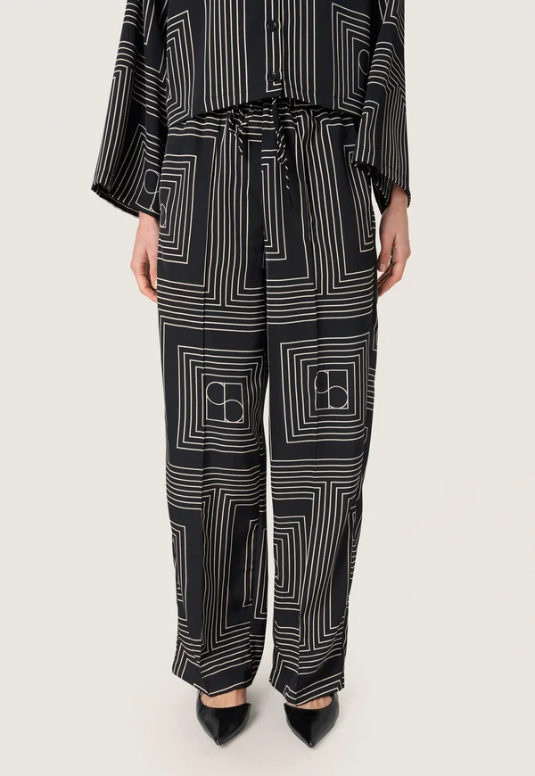 Trousers - black w oatmeal monogram
