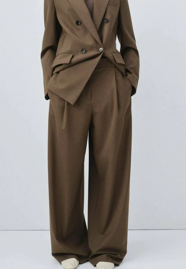 Trousers - medium brown