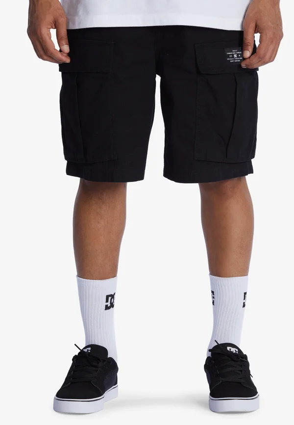 TUNDRA - Shorts - black