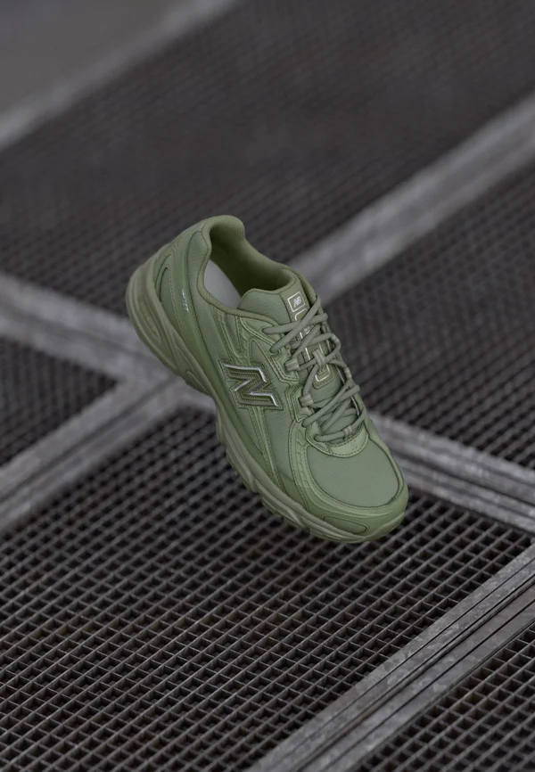U740 UNISEX - Trainers - dark olivine