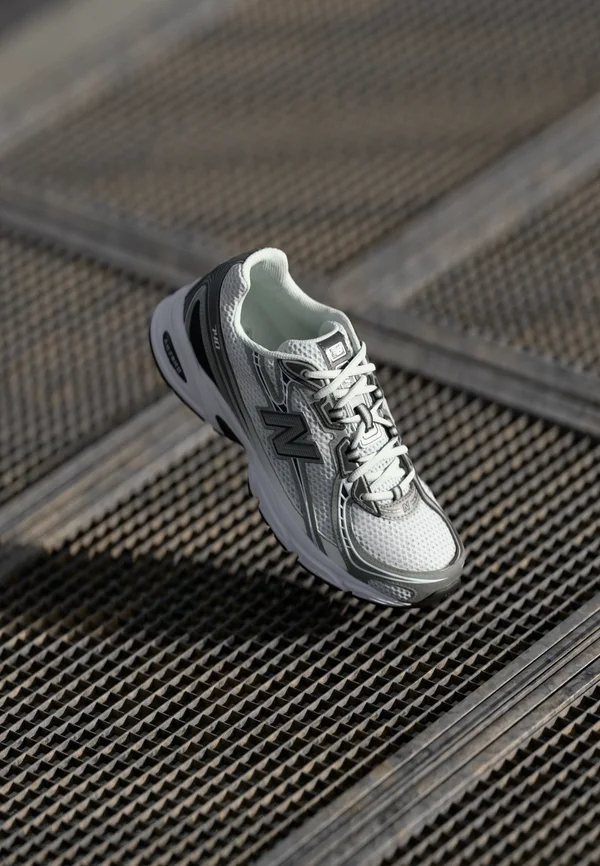 U740 UNISEX - Trainers - white