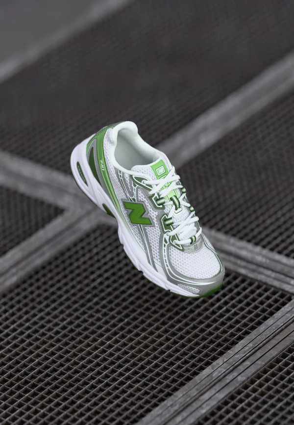 U740 UNISEX - Trainers - white