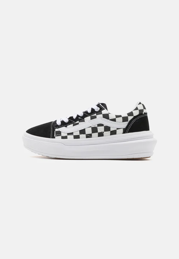 UA OLD SKOOL OVERT CC - Trainers - black/white