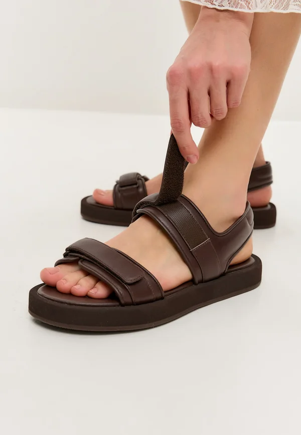 ULTRA COMFORTABLE ADJUSTABLE - Walking sandals - brown