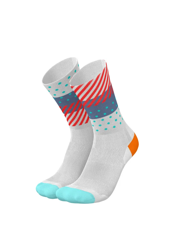 ULTRALIGHT WILDNESS - Sports socks - inferno