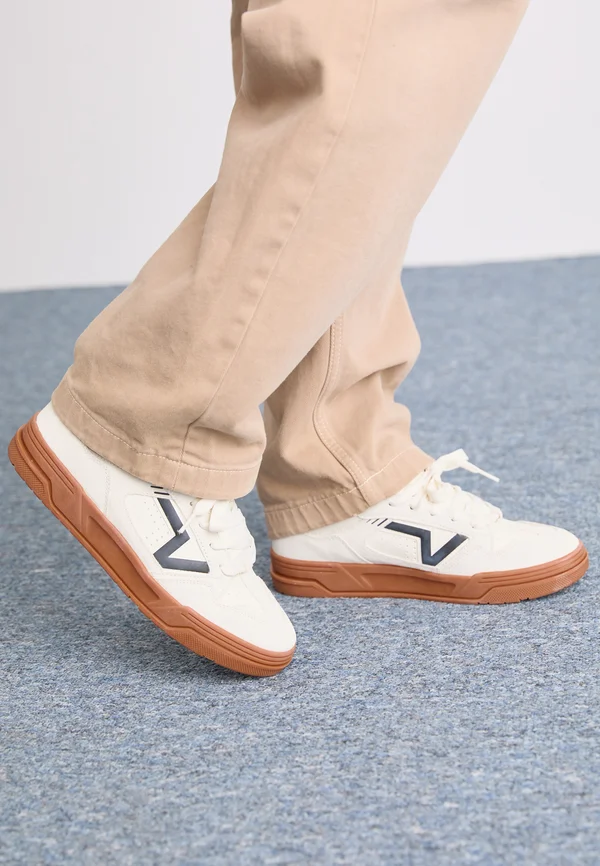UPLAND UNISEX - Skate shoes - marshmallow