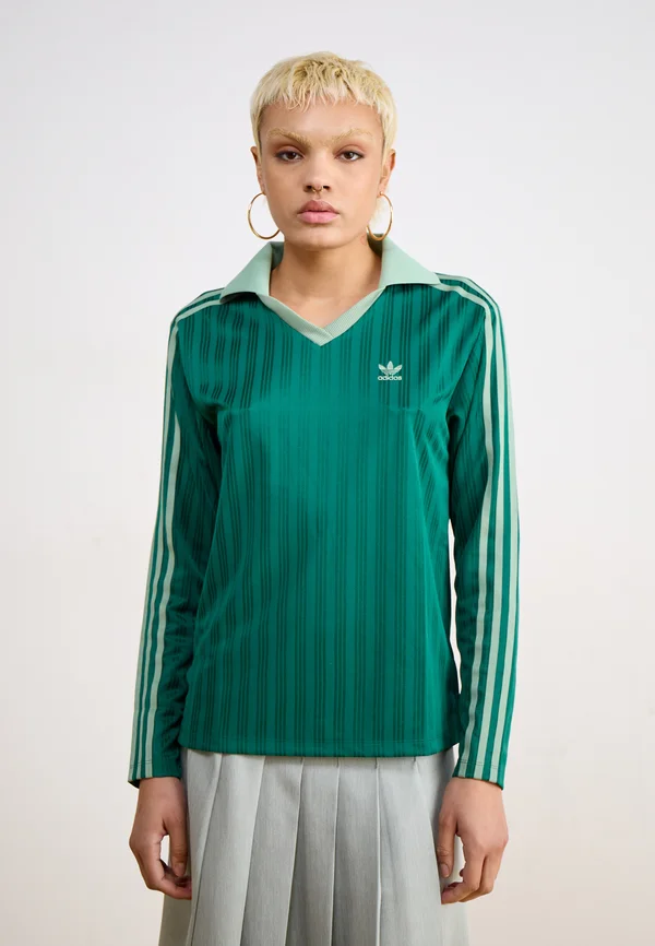 V NECK TEE - Polo shirt - collegiate green