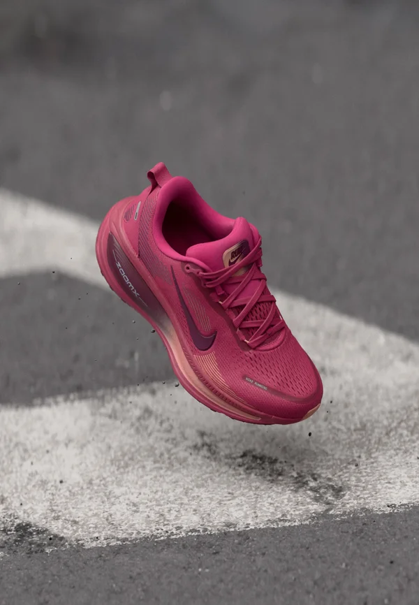 VOMERO 18 - Road running shoes - sweet beet/bordeaux/red stardust/noble red/silt red