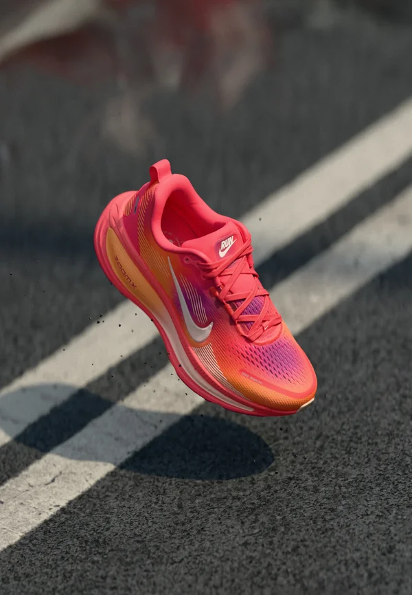 VOMERO 18 SE - Road running shoes - ember glow/washed coral/sweet beet/marakesh