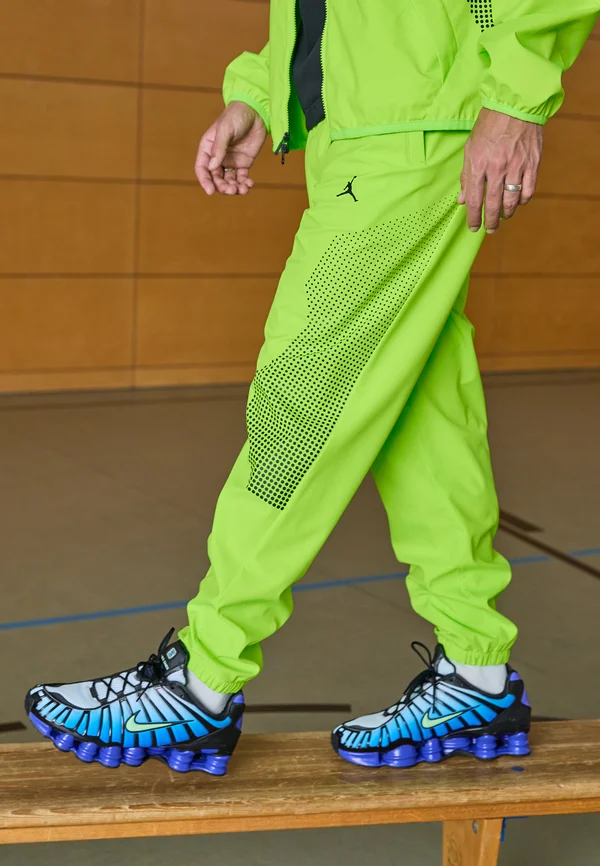 WARM - Tracksuit bottoms - electric green/black