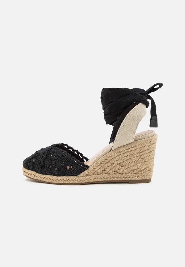 Wedge sandals - black