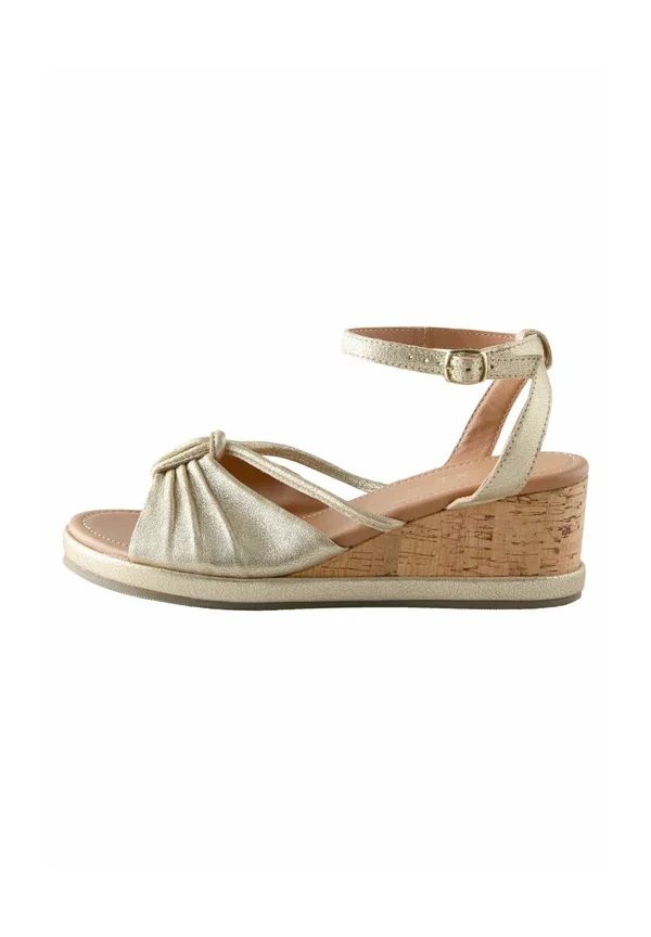Wedge sandals - gold