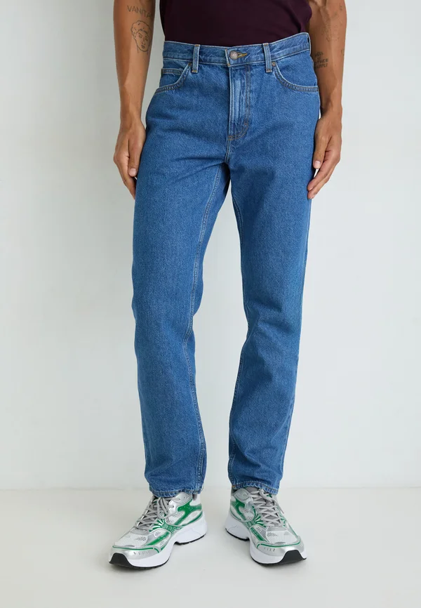 WEST - Relaxed fit jeans - free hand