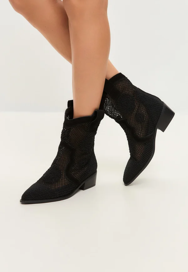 WESTERN – EMBROIDERED - Cowboy/biker ankle boot - black
