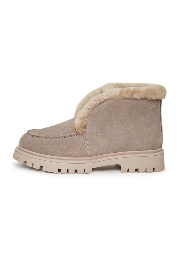 Winter boots - beige