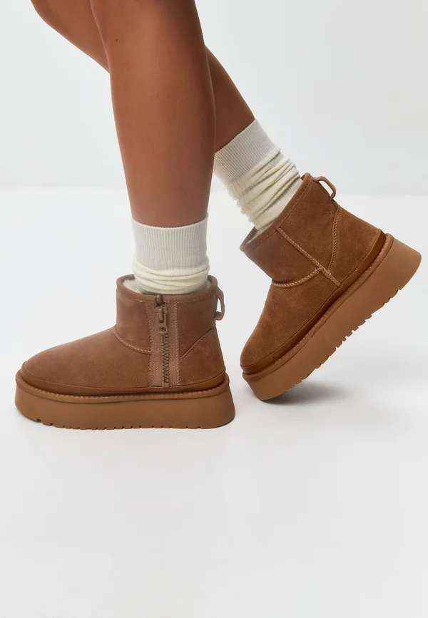 Winter boots - beige